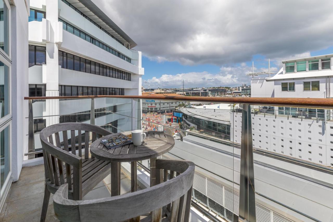 Stunning Waterfront Location With Huge Balcony! Apartamento Auckland Exterior foto